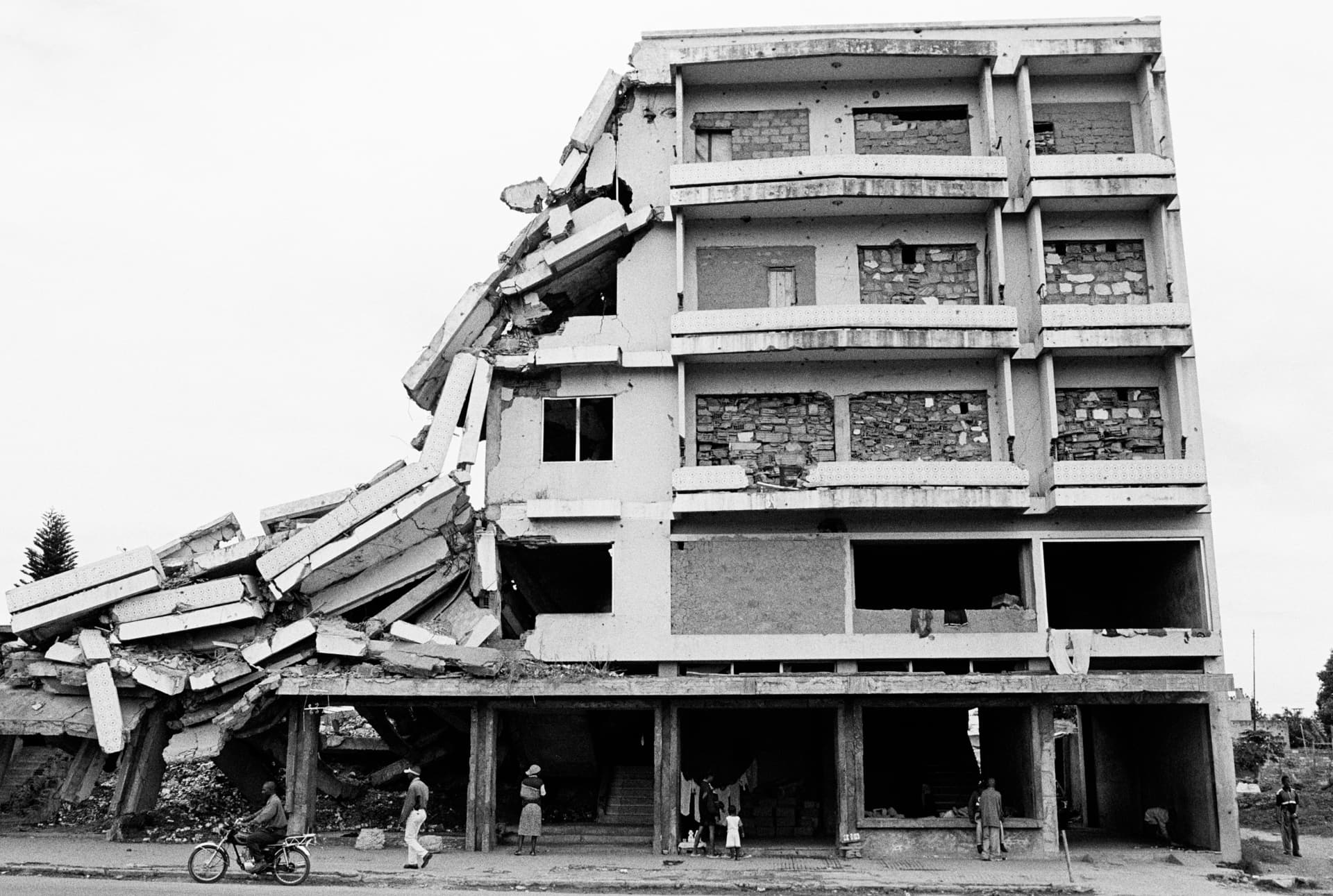 Fragments d'Angola — photographie argentique noir et blanc, Angola (2000–2004), photo 46/59